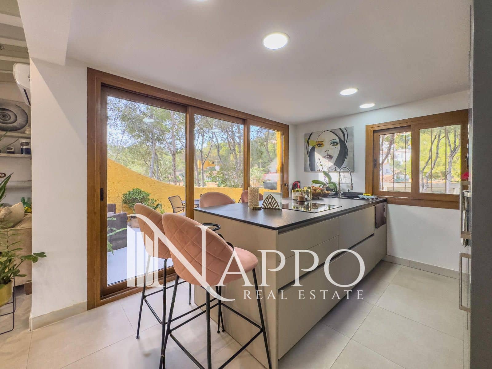 4 quarto Moradia para arrendar em Costa de la Calma - 4 500 € (Ref: 9605413)