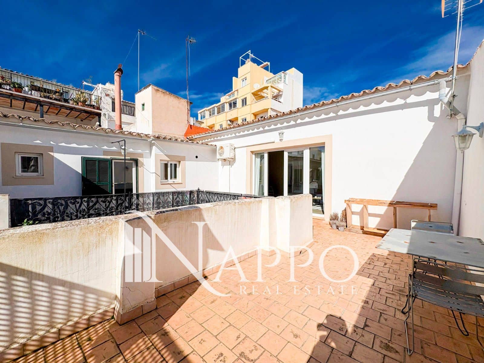 3 slaapkamer Flat te huur in Palma de Mallorca - € 2.400 (Ref: 9606610)