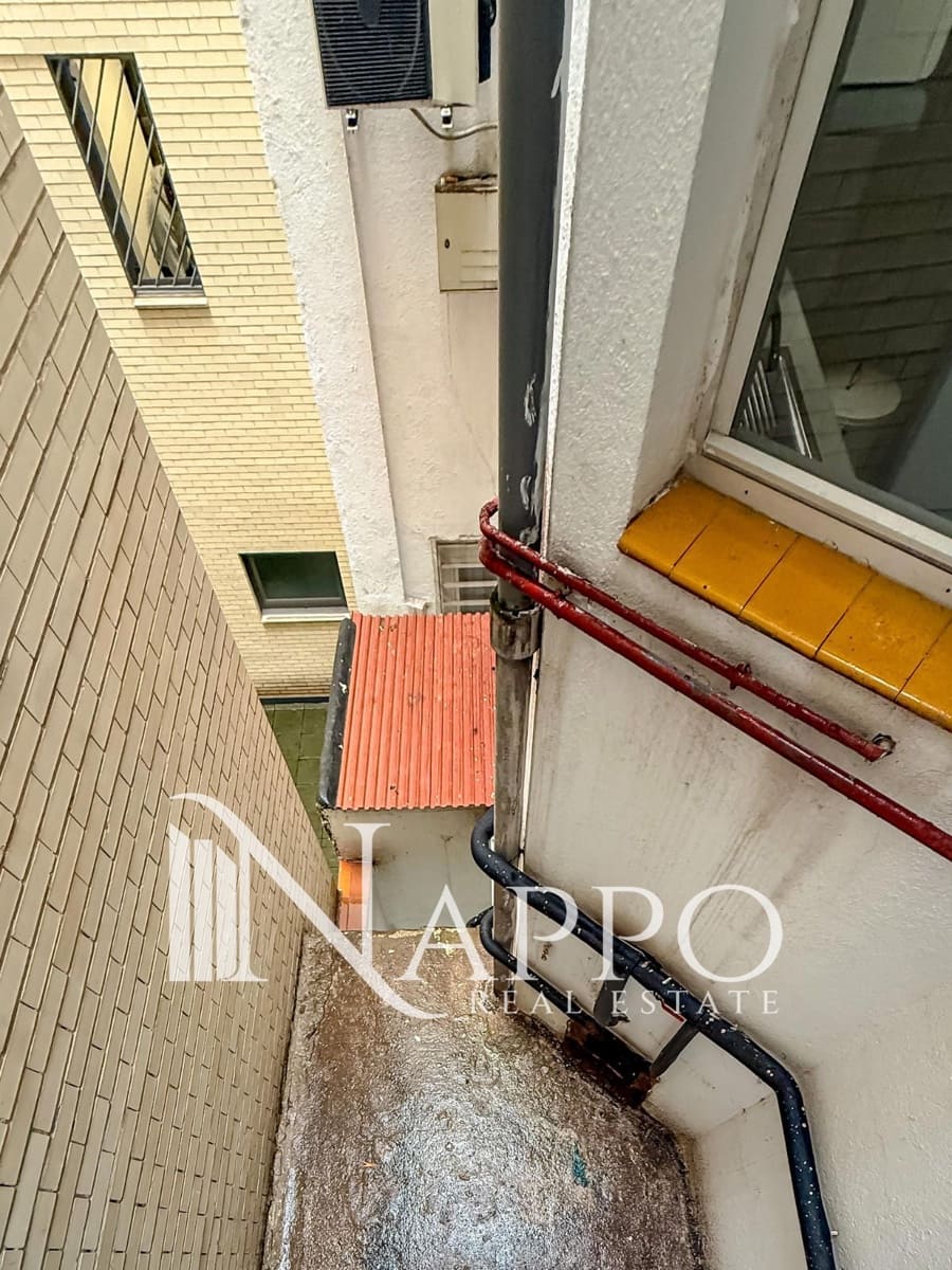 Local Comercial en Madrid ciudad en alquiler - 1.100 € (Ref: 9635002)