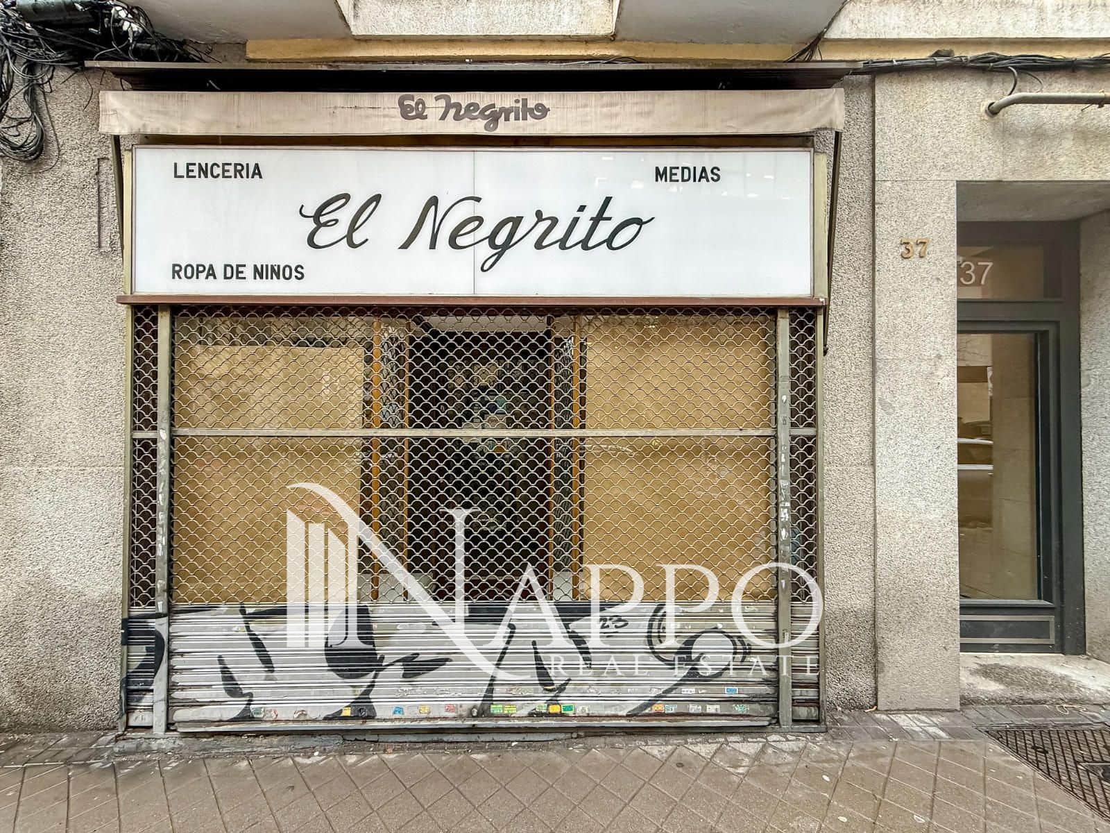 Local Comercial en Madrid ciudad en alquiler - 1.100 € (Ref: 9635002)