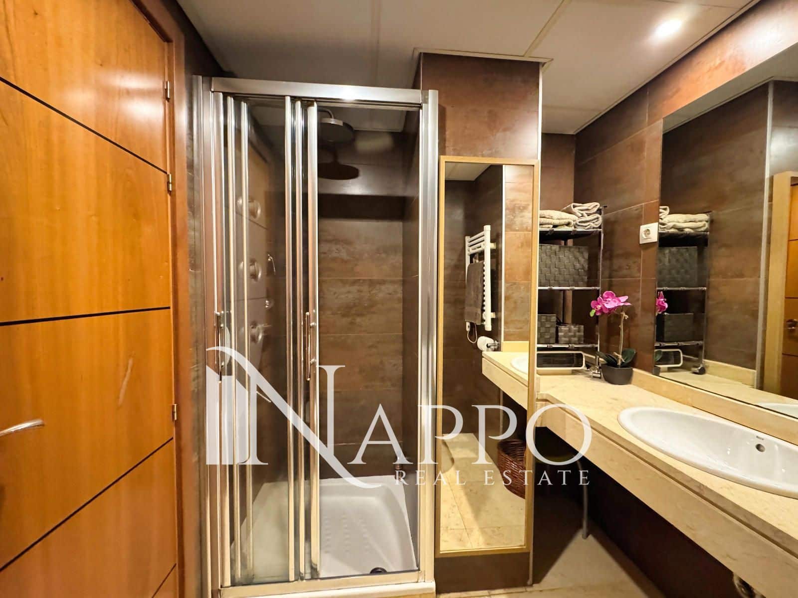 Appartement à louer à Madrid ville avec piscine - 1 300 € (Ref: 9637987)