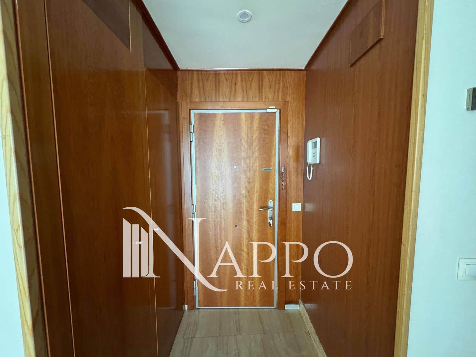 Appartement à louer à Madrid ville avec piscine - 1 300 € (Ref: 9637987)