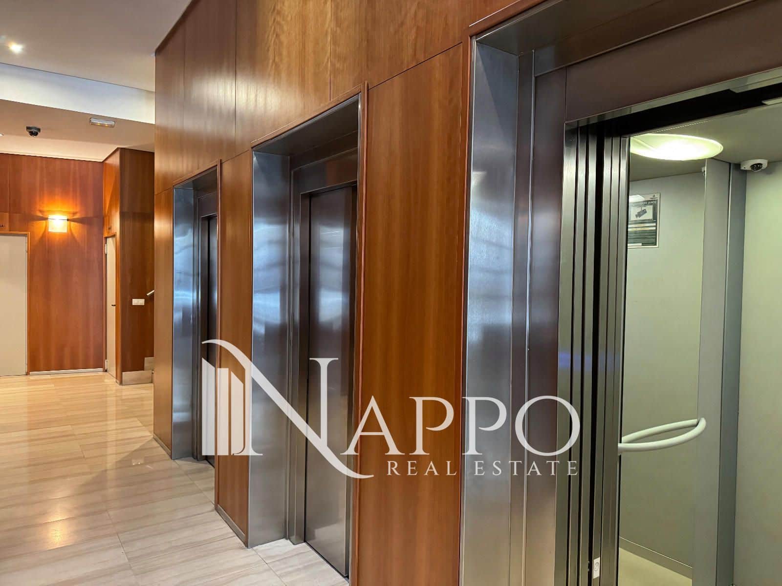 Appartement à louer à Madrid ville avec piscine - 1 300 € (Ref: 9637987)