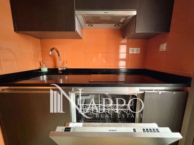 Appartement à louer à Trafalgar, Madrid ville avec piscine - 1 300 € (Ref: 9637987)