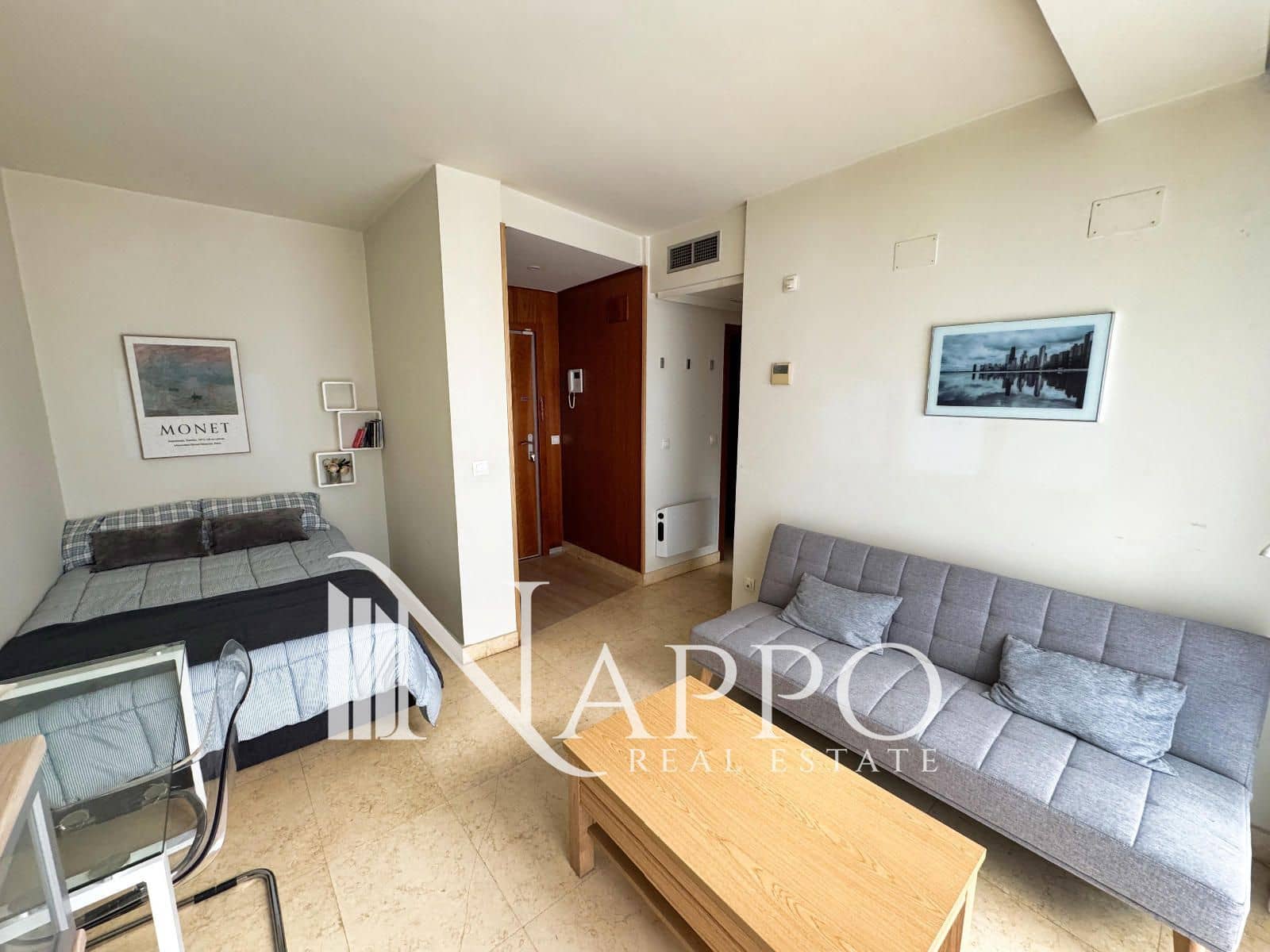 Appartement à louer à Madrid ville avec piscine - 1 300 € (Ref: 9637987)