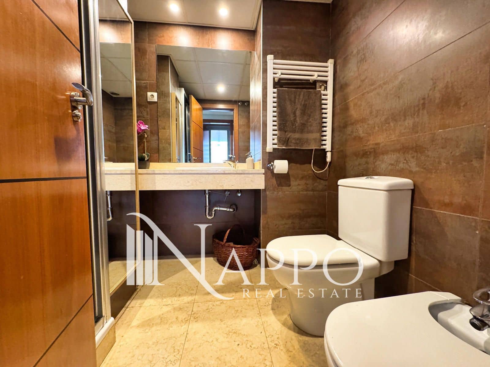 Appartement à louer à Madrid ville avec piscine - 1 300 € (Ref: 9637987)