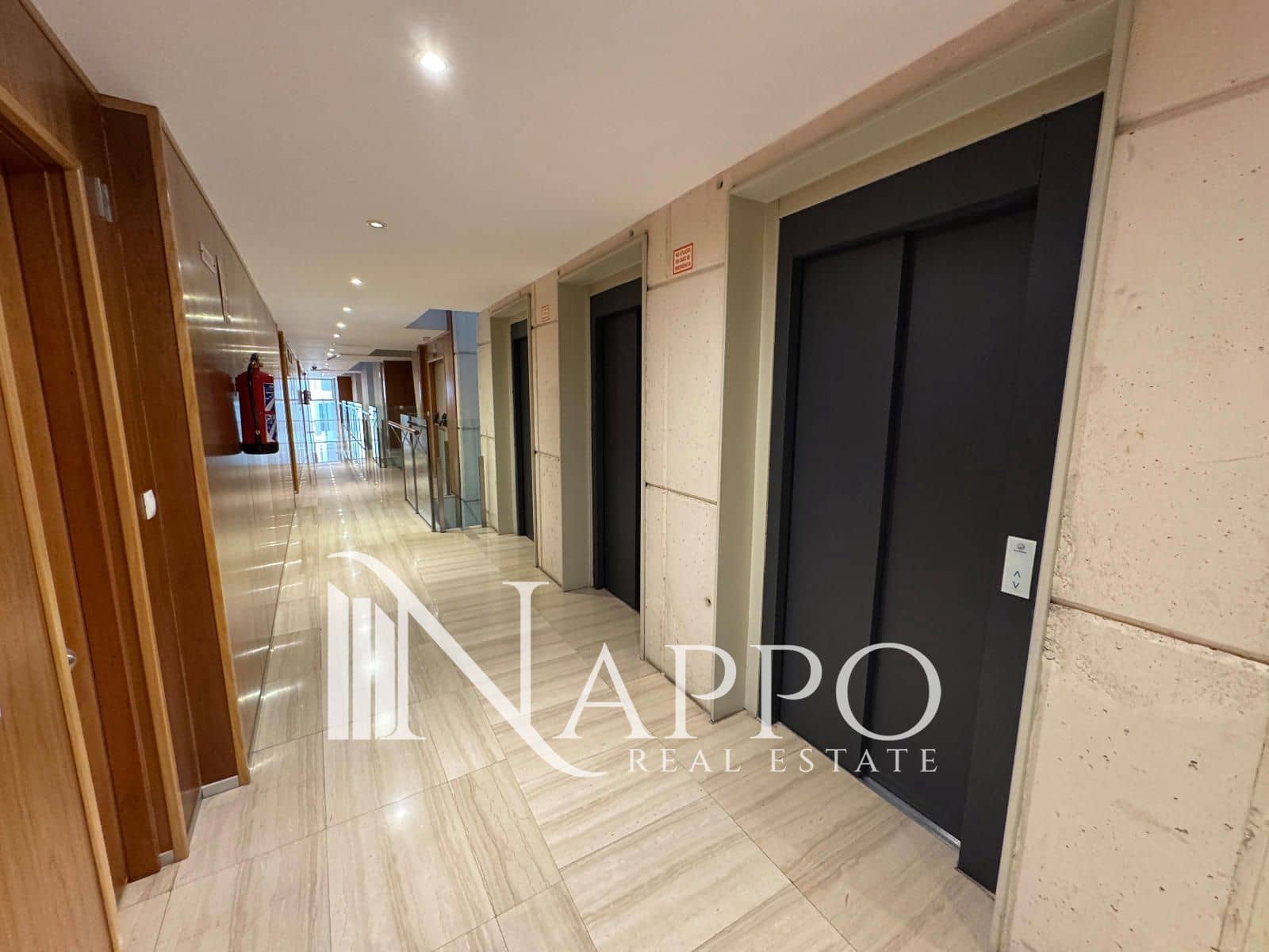 Appartement à louer à Madrid ville avec piscine - 1 300 € (Ref: 9637987)