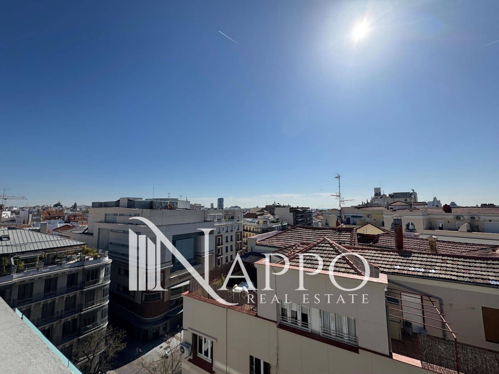 Appartement à louer à Madrid ville avec piscine - 1 300 € (Ref: 9637987)