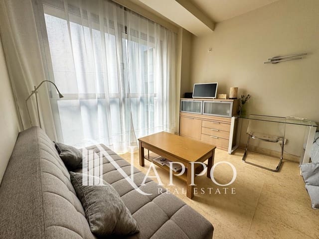 Appartement à louer à Trafalgar, Madrid ville avec piscine - 1 300 € (Ref: 9637987)