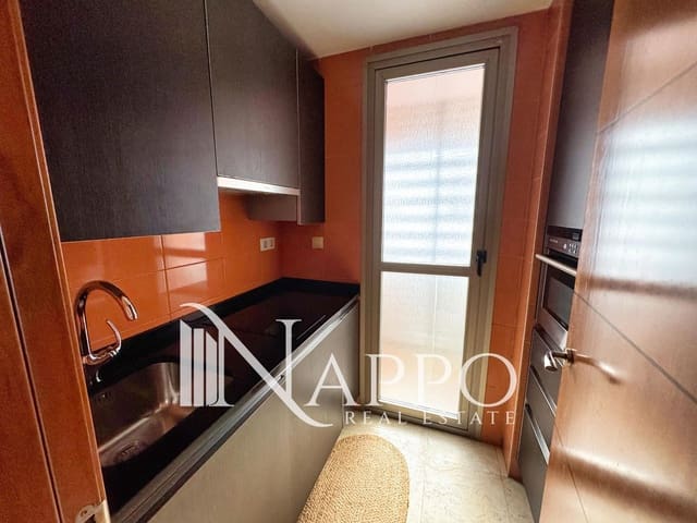 Appartement à louer à Trafalgar, Madrid ville avec piscine - 1 300 € (Ref: 9637987)