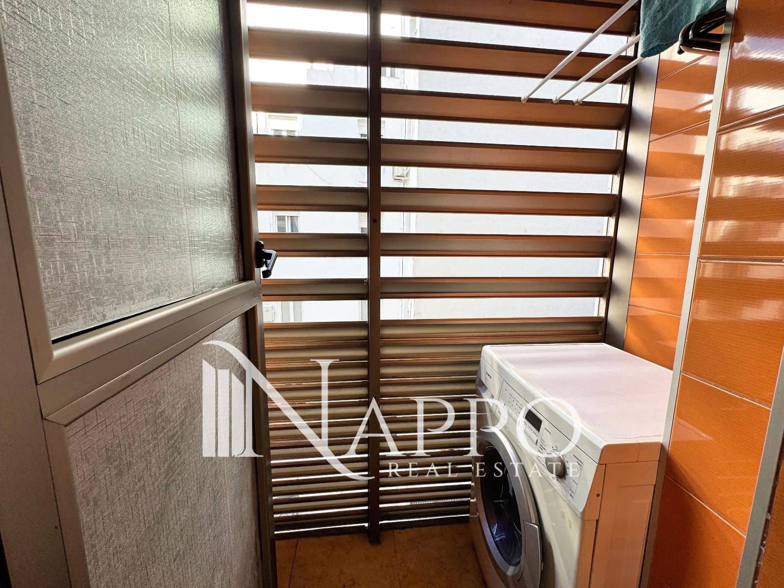 Appartement à louer à Madrid ville avec piscine - 1 300 € (Ref: 9637987)