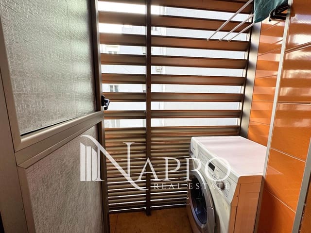 Appartement à louer à Trafalgar, Madrid ville avec piscine - 1 300 € (Ref: 9637987)