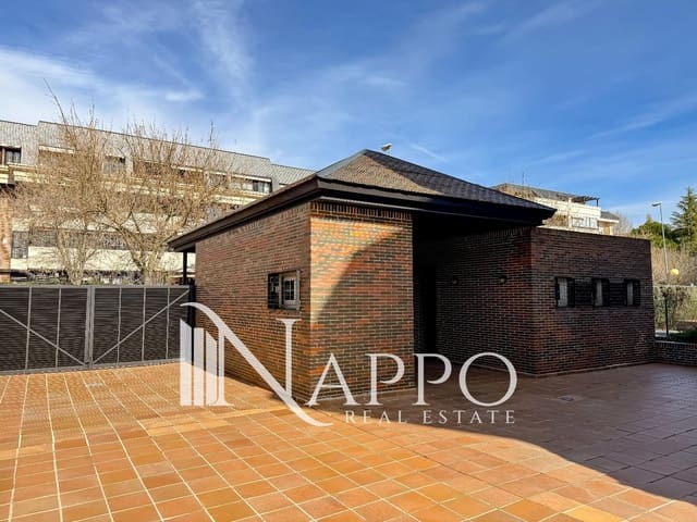 Appartement de 3 chambres à louer à Majadahonda avec piscine garage - 2 400 € (Ref: 9645456)