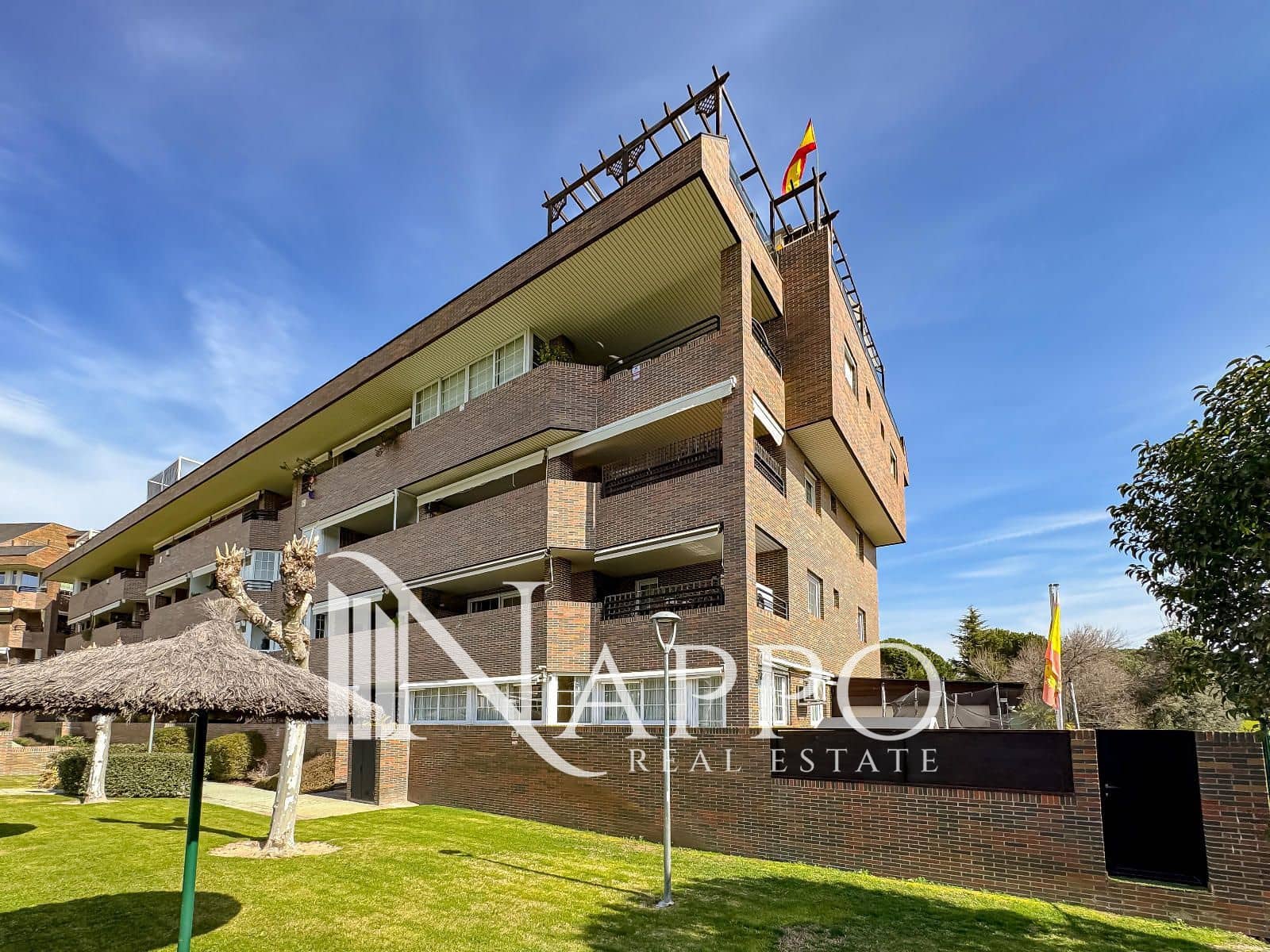 Appartement de 3 chambres à louer à Majadahonda avec piscine garage - 2 400 € (Ref: 9645456)