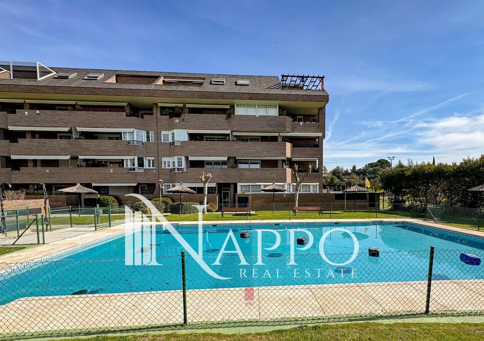 Appartement de 3 chambres à louer à Majadahonda avec piscine garage - 2 400 € (Ref: 9645456)