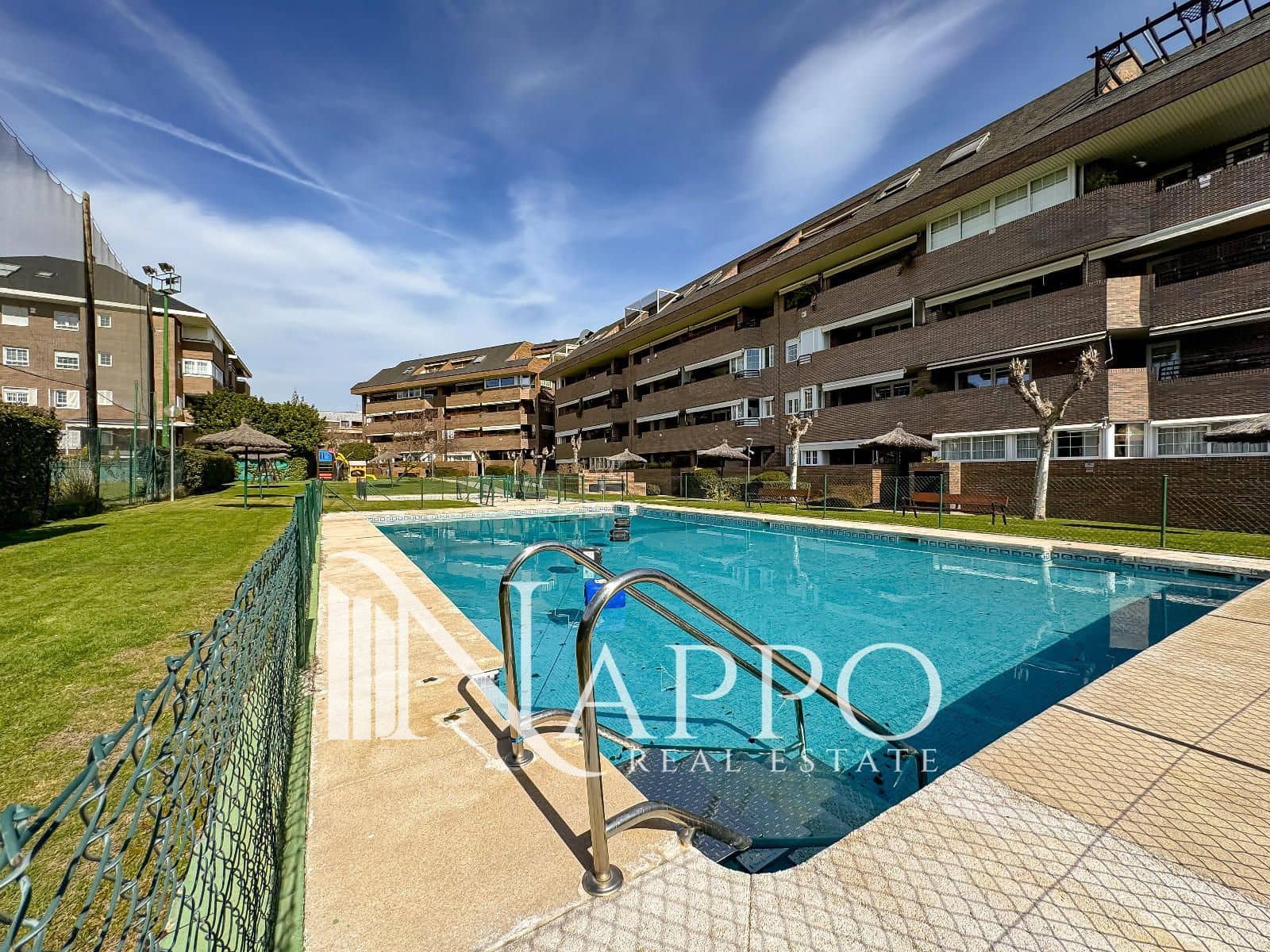 Appartement de 3 chambres à louer à Majadahonda avec piscine garage - 2 400 € (Ref: 9645456)