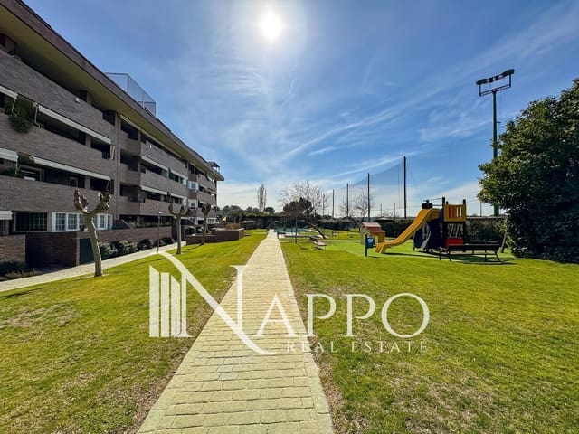 Appartement de 3 chambres à louer à Majadahonda avec piscine garage - 2 400 € (Ref: 9645456)