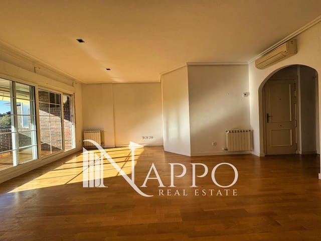Piso de 3 habitaciones en Majadahonda en alquiler con piscina garaje - 2.400 € (Ref: 9645456)