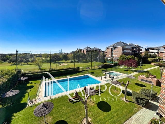 Piso de 3 habitaciones en Majadahonda en alquiler con piscina garaje - 2.400 € (Ref: 9645456)