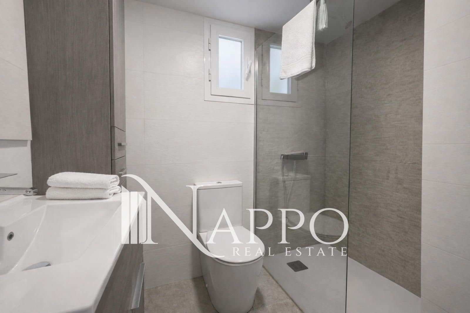 2 bedroom Flat for sale in Palma de Mallorca with pool - € 375,000 (Ref: 9684335)