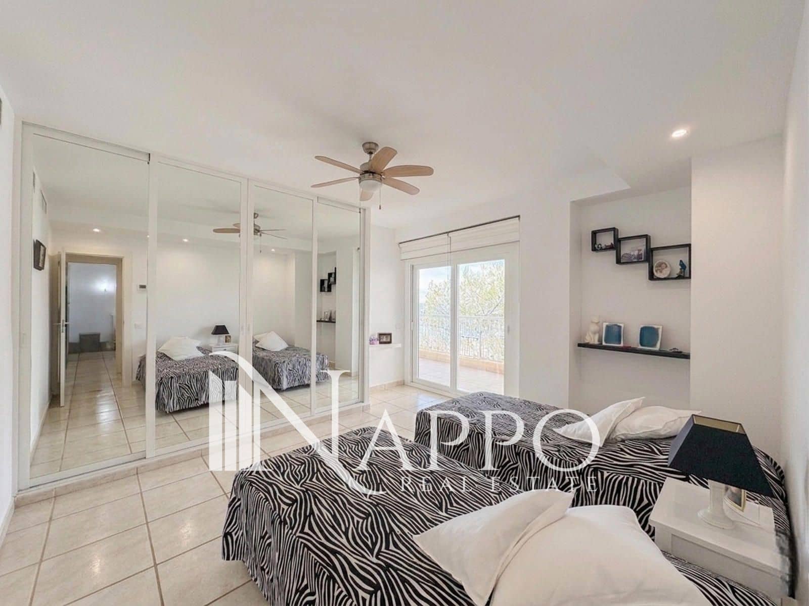 Piso de 3 habitaciones en Santa Ponsa en venta con piscina garaje - 1.070.000 € (Ref: 9687630)