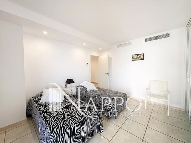 Piso de 3 habitaciones en Santa Ponsa, Calvià en venta con piscina garaje - 1.070.000 € (Ref: 9687630)