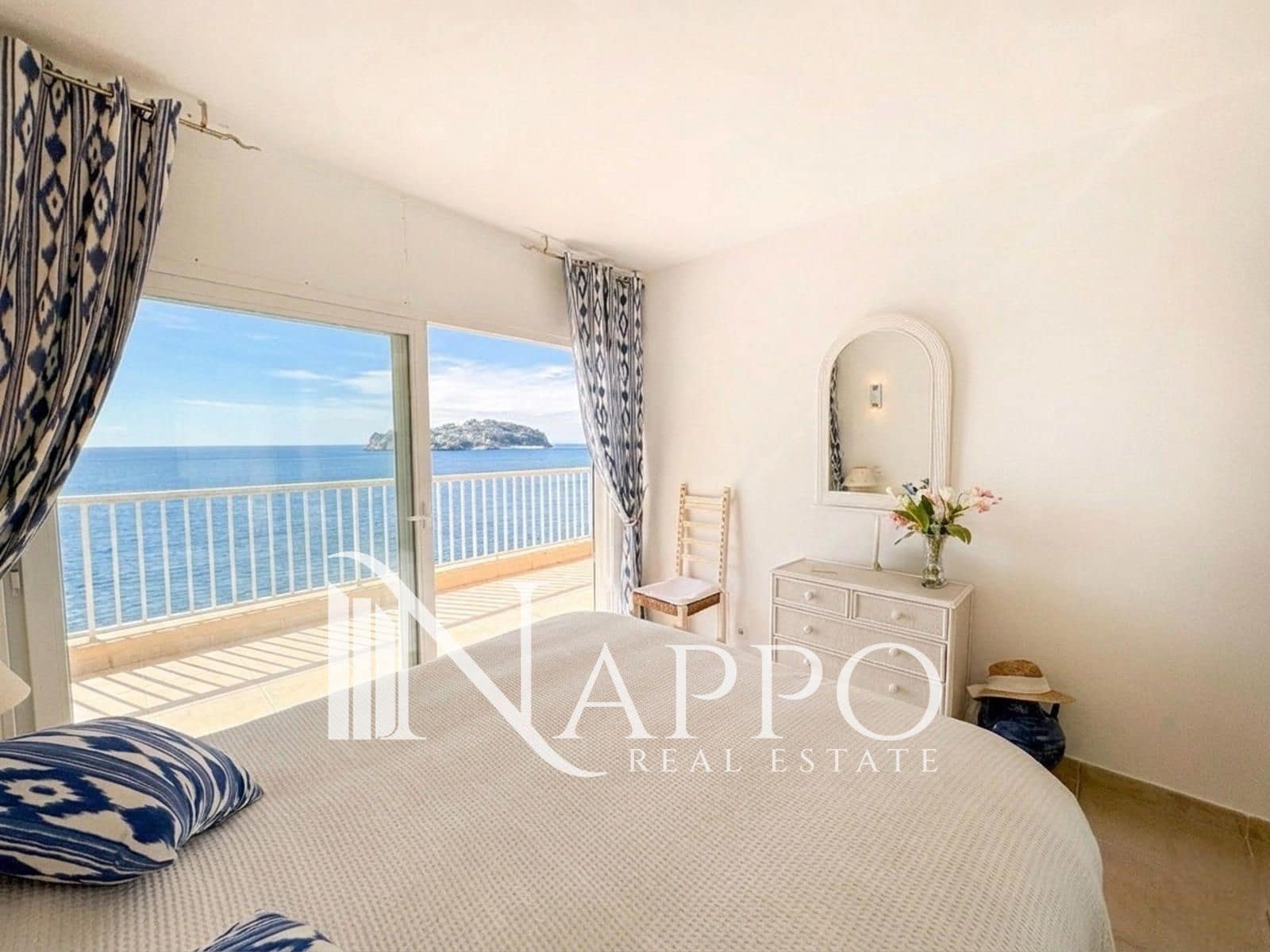 Piso de 3 habitaciones en Santa Ponsa en venta con piscina garaje - 1.070.000 € (Ref: 9687630)