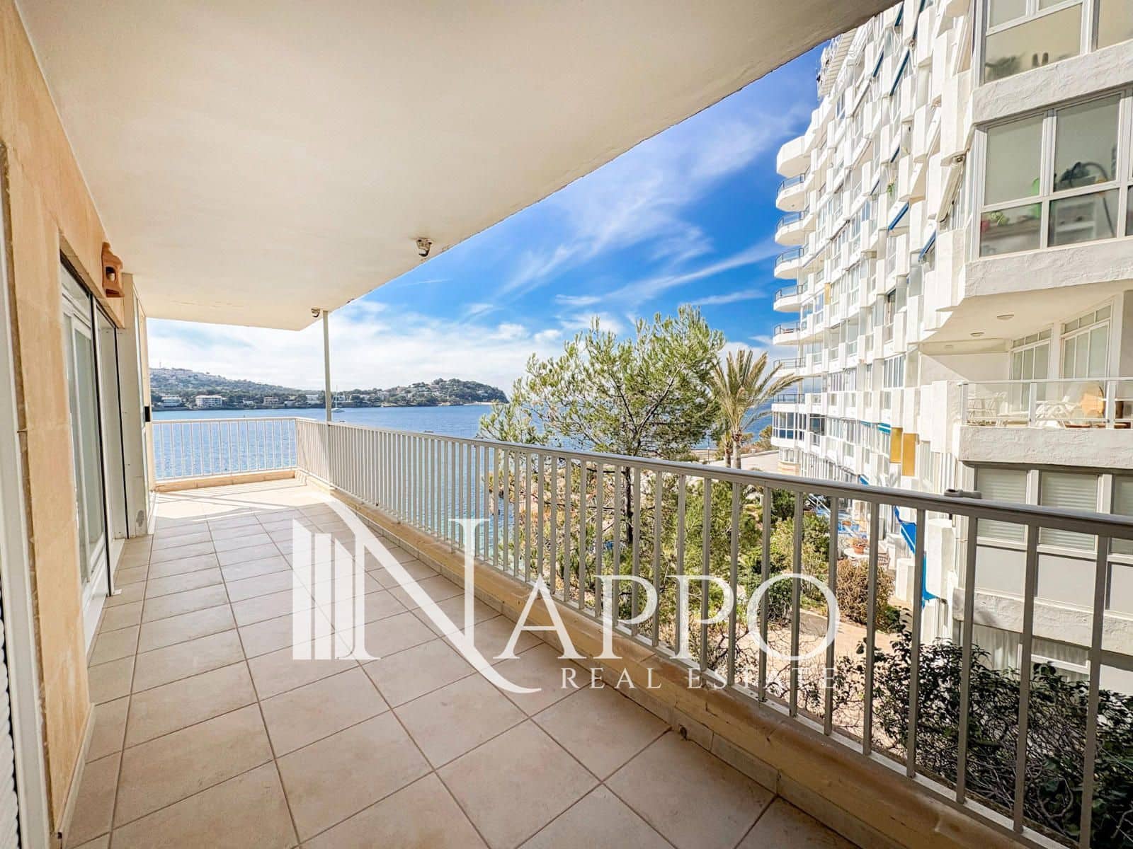Piso de 3 habitaciones en Santa Ponsa en venta con piscina garaje - 1.070.000 € (Ref: 9687630)
