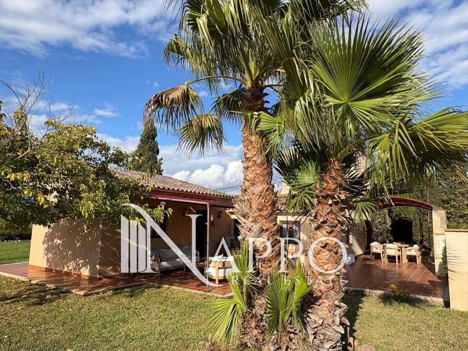 2 bedroom Villa for sale in Campos with pool - € 495,000 (Ref: 9715359)