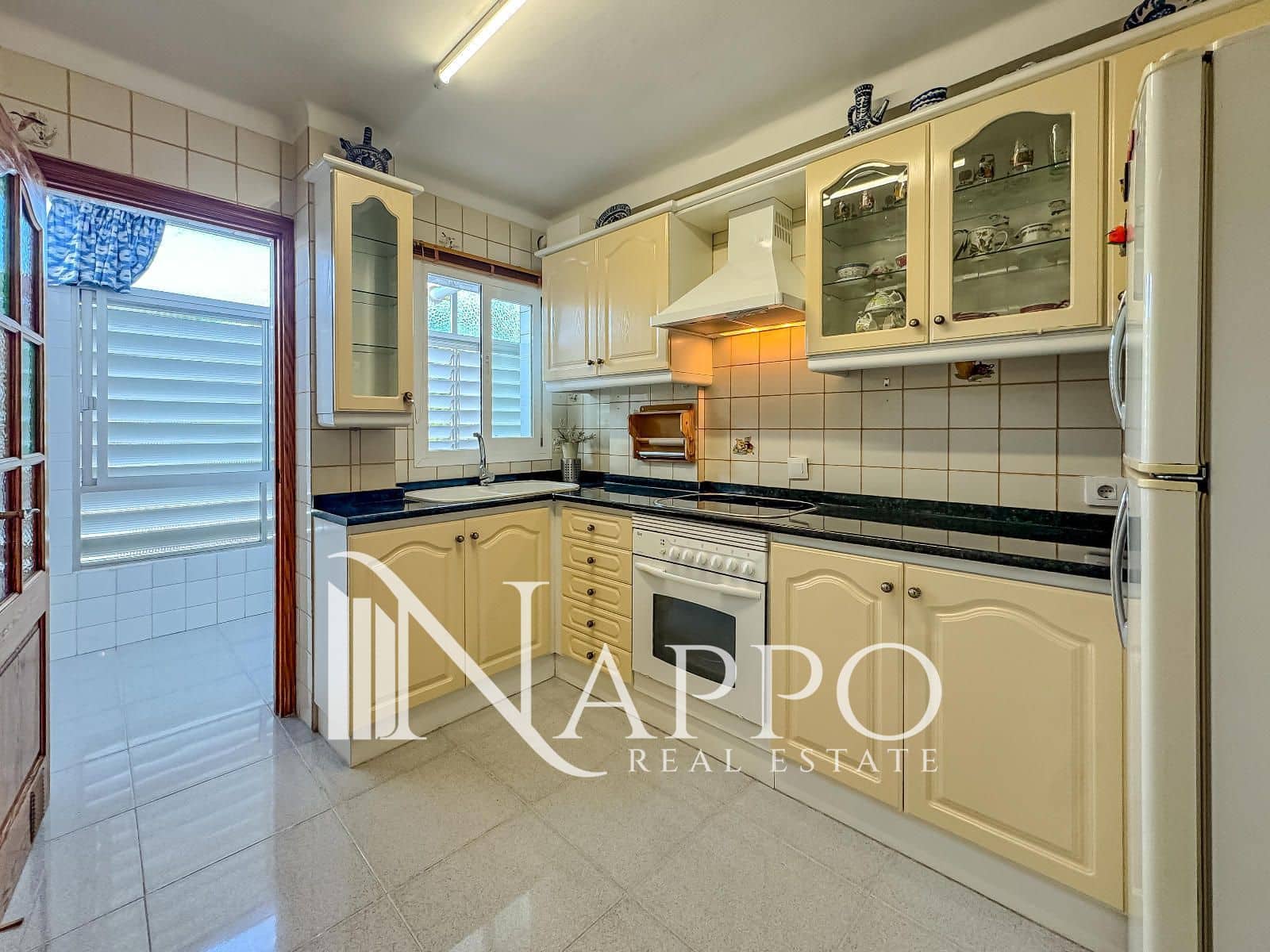 3 bedroom Flat for sale in Palma de Mallorca with garage - € 655,000 (Ref: 9715360)