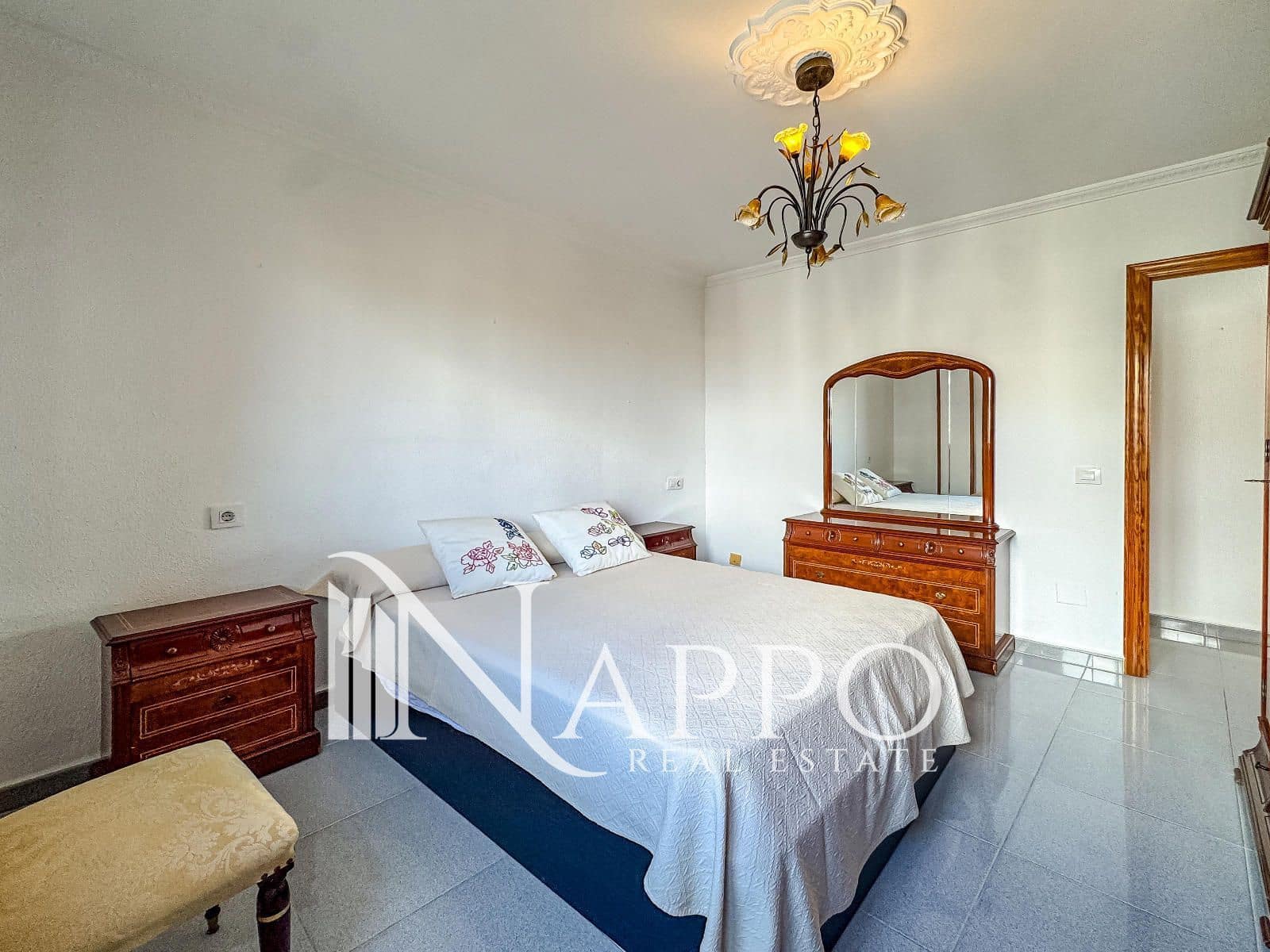 3 bedroom Flat for sale in Palma de Mallorca with garage - € 655,000 (Ref: 9715360)