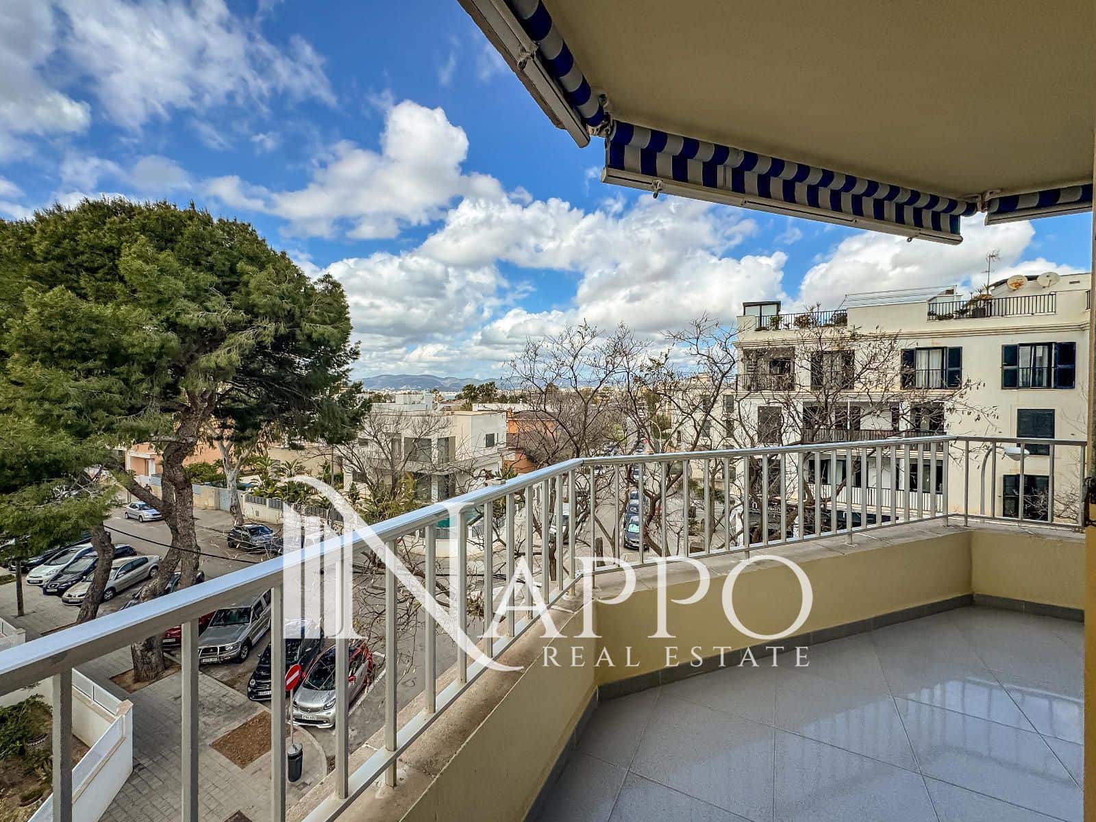 3 bedroom Flat for sale in Palma de Mallorca with garage - € 655,000 (Ref: 9715360)