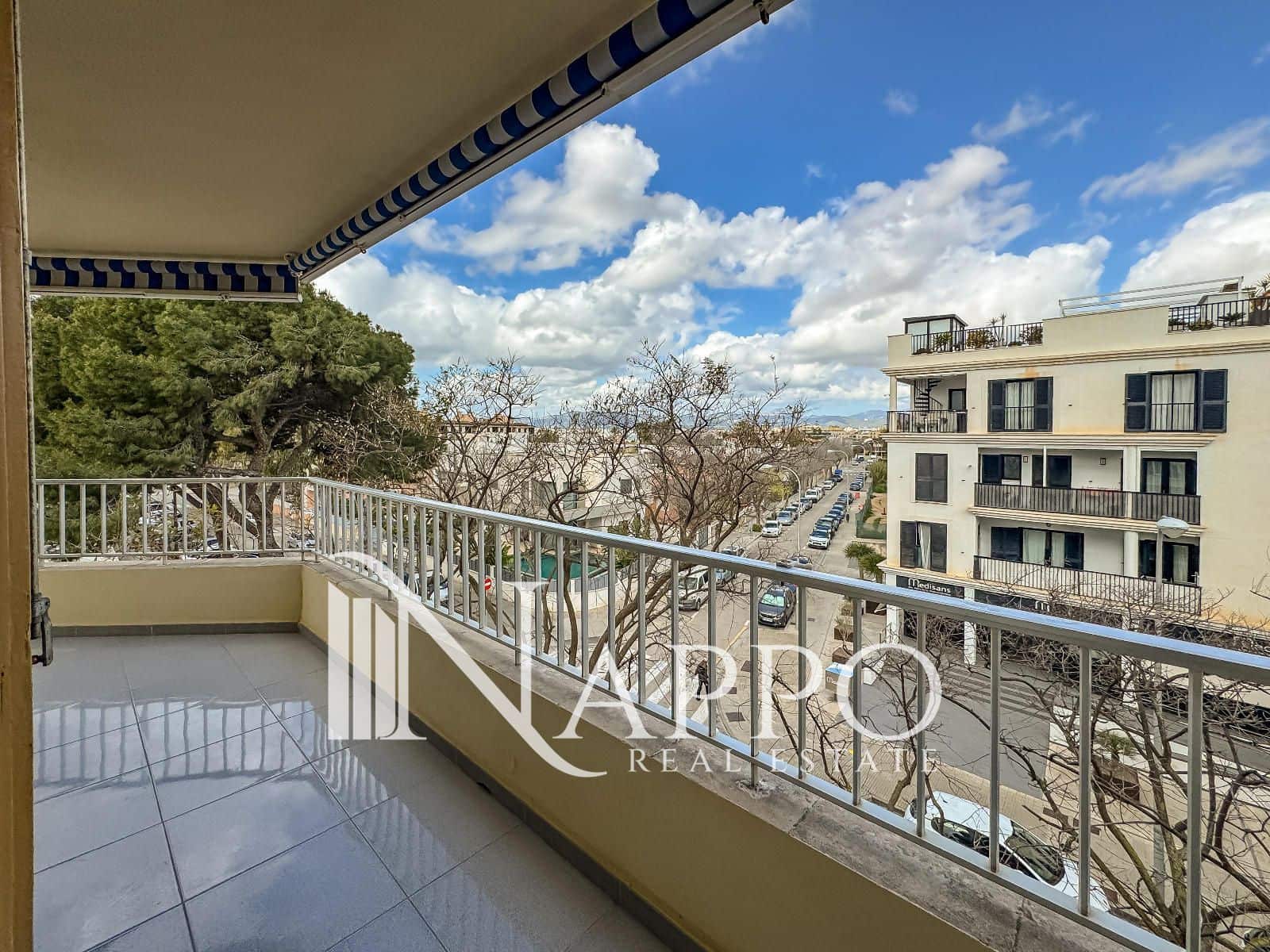 3 bedroom Flat for sale in Palma de Mallorca with garage - € 655,000 (Ref: 9715360)