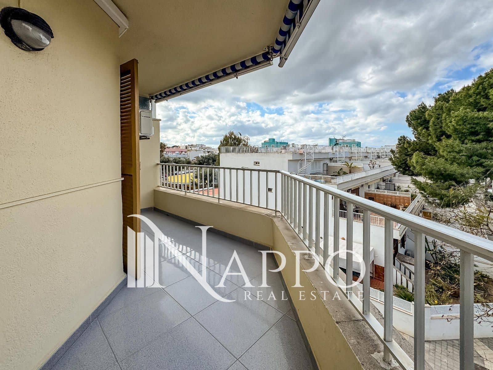 3 bedroom Flat for sale in Palma de Mallorca with garage - € 655,000 (Ref: 9715360)