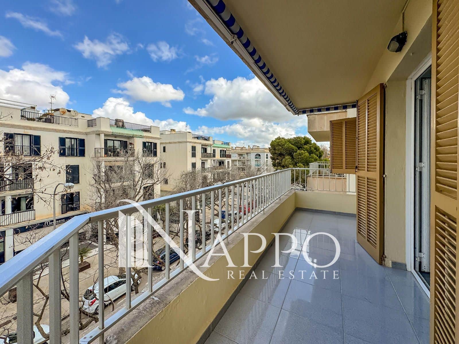 3 bedroom Flat for sale in Palma de Mallorca with garage - € 655,000 (Ref: 9715360)