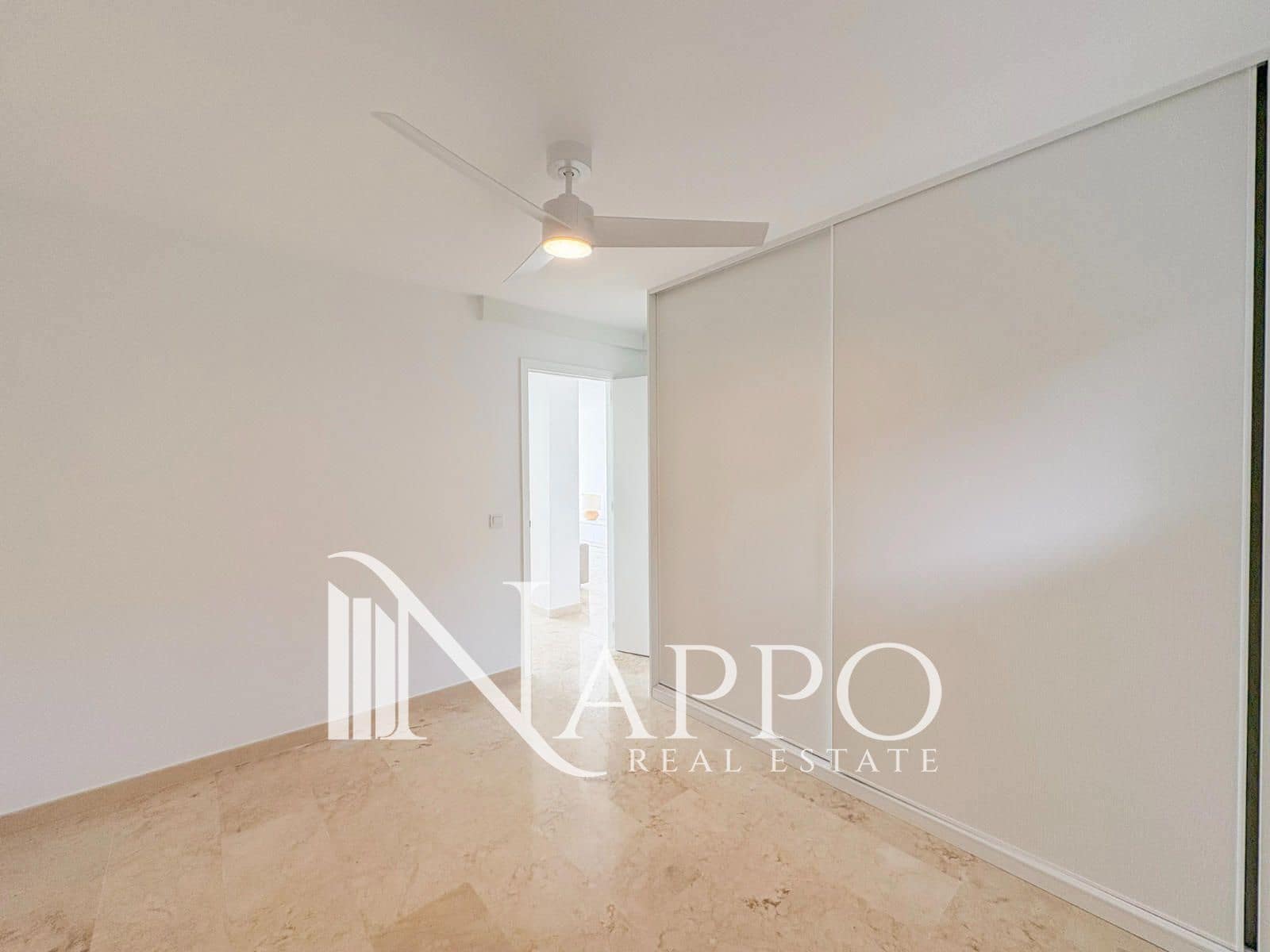 Appartement de 2 chambres à louer à El Toro / Port Adriano - 2 000 € (Ref: 9730686)