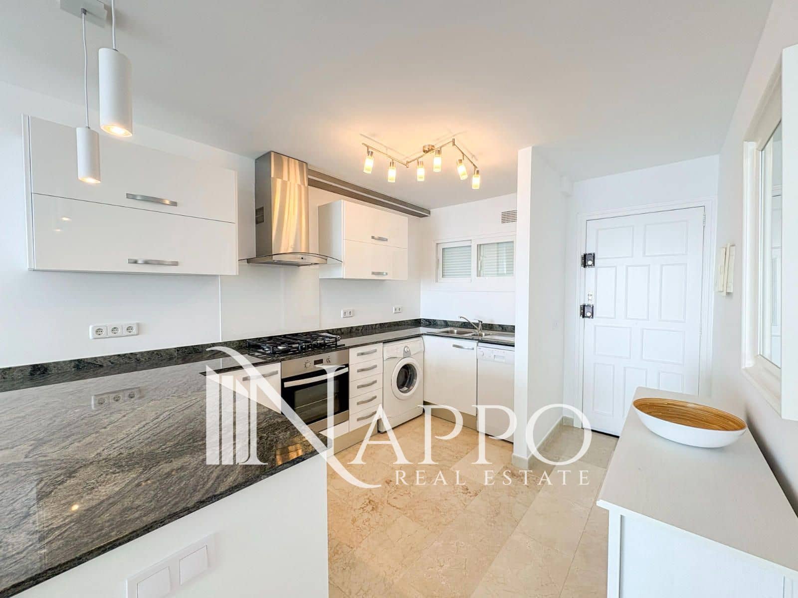 Appartement de 2 chambres à louer à El Toro / Port Adriano - 2 000 € (Ref: 9730686)