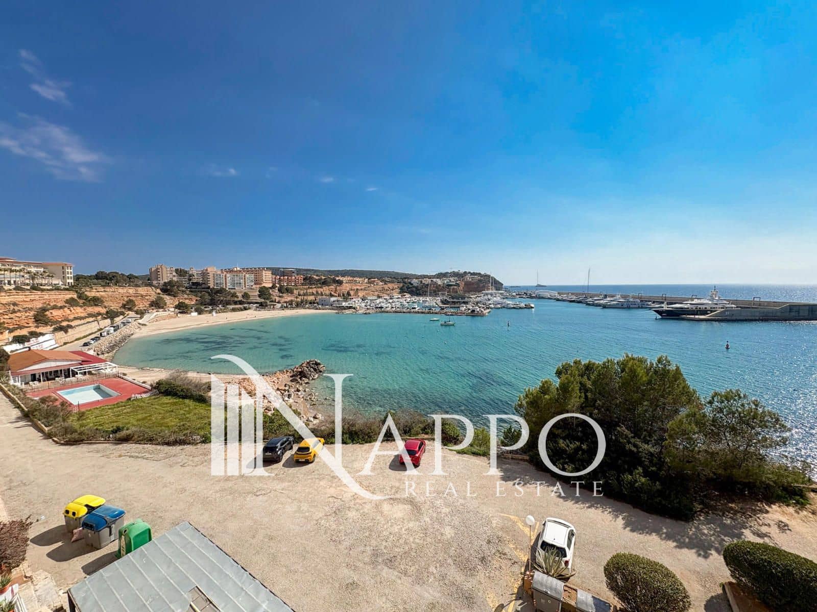 Appartement de 2 chambres à louer à El Toro / Port Adriano - 2 000 € (Ref: 9730686)