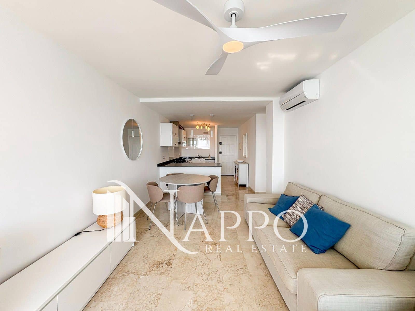 Appartement de 2 chambres à louer à El Toro / Port Adriano - 2 000 € (Ref: 9730686)