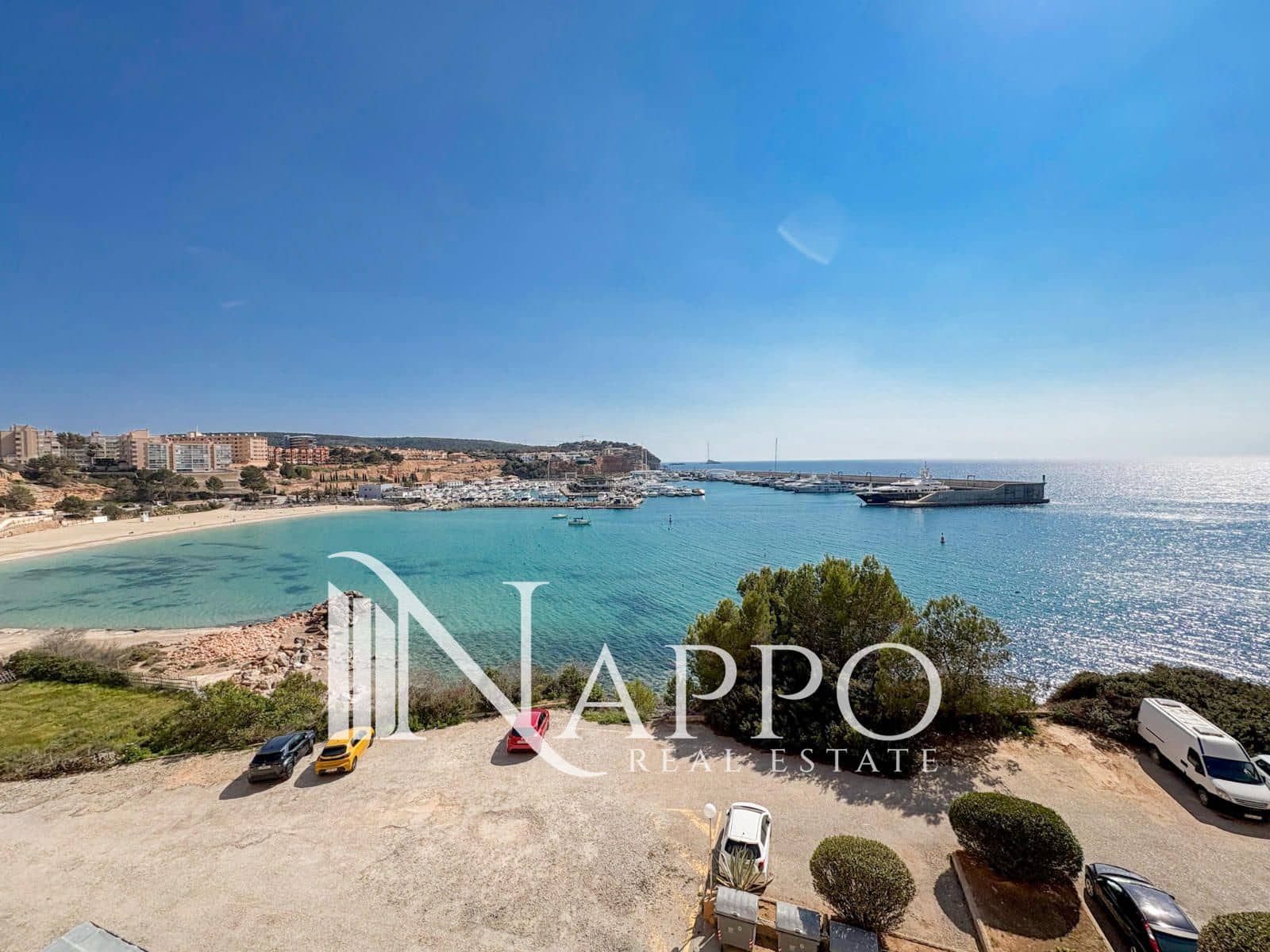 Appartement de 2 chambres à louer à El Toro / Port Adriano - 2 000 € (Ref: 9730686)