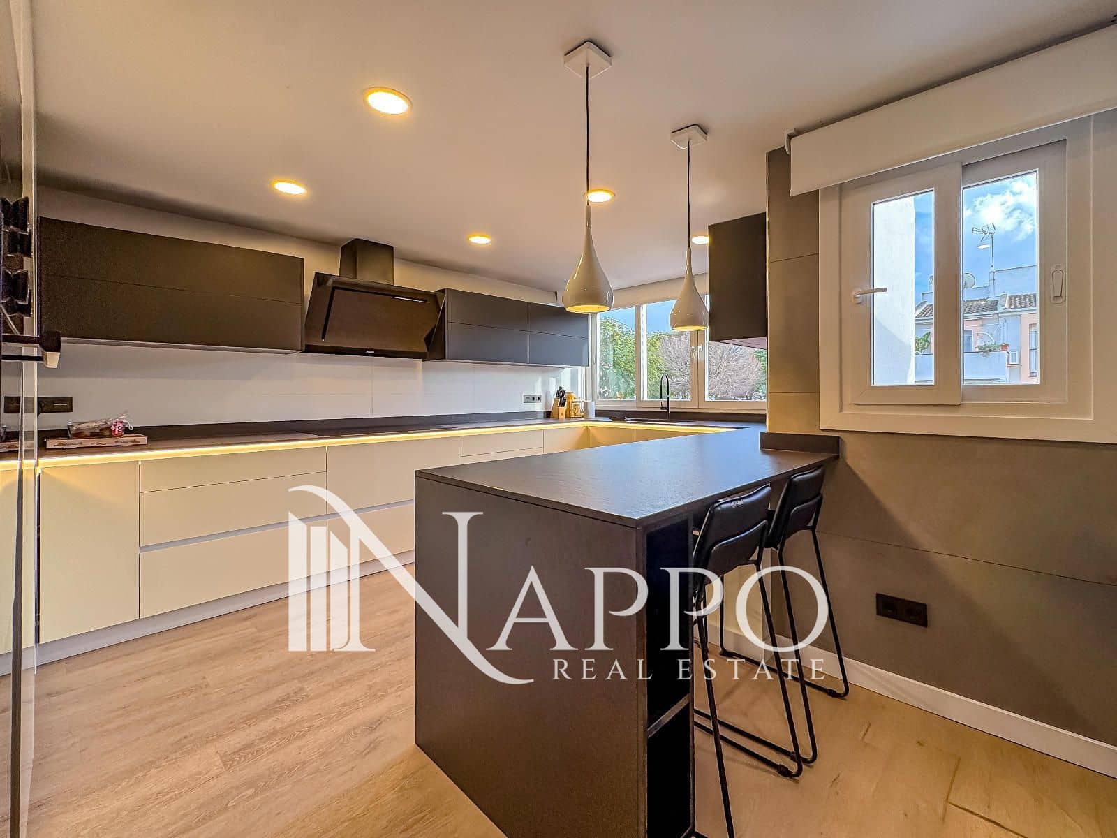 4 bedroom Townhouse for sale in Son Ferrer with pool garage - € 799,000 (Ref: 9730917)