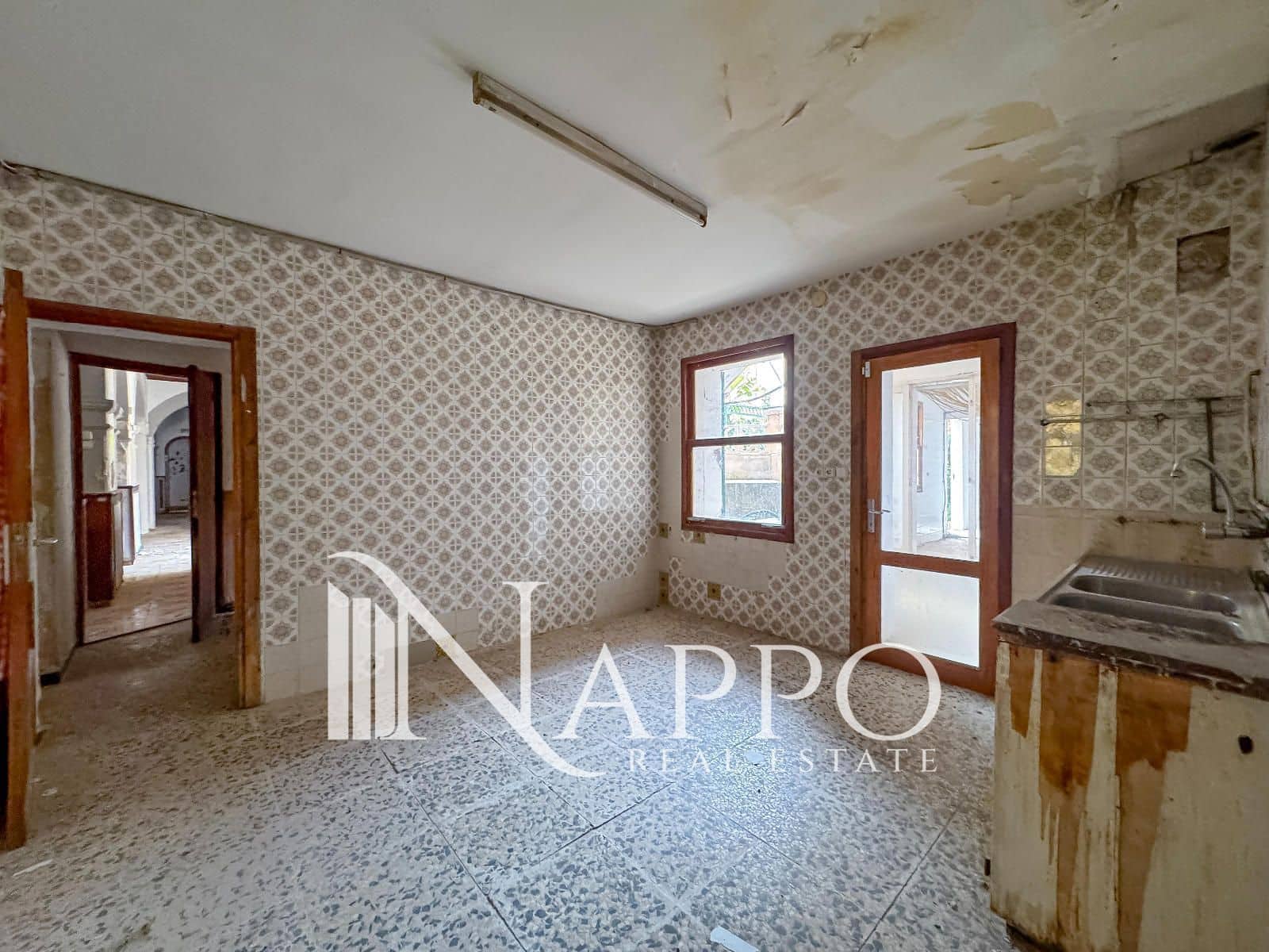 Bar/Restaurante de 10 habitaciones en Andratx en venta con piscina garaje - 799.000 € (Ref: 9736146)