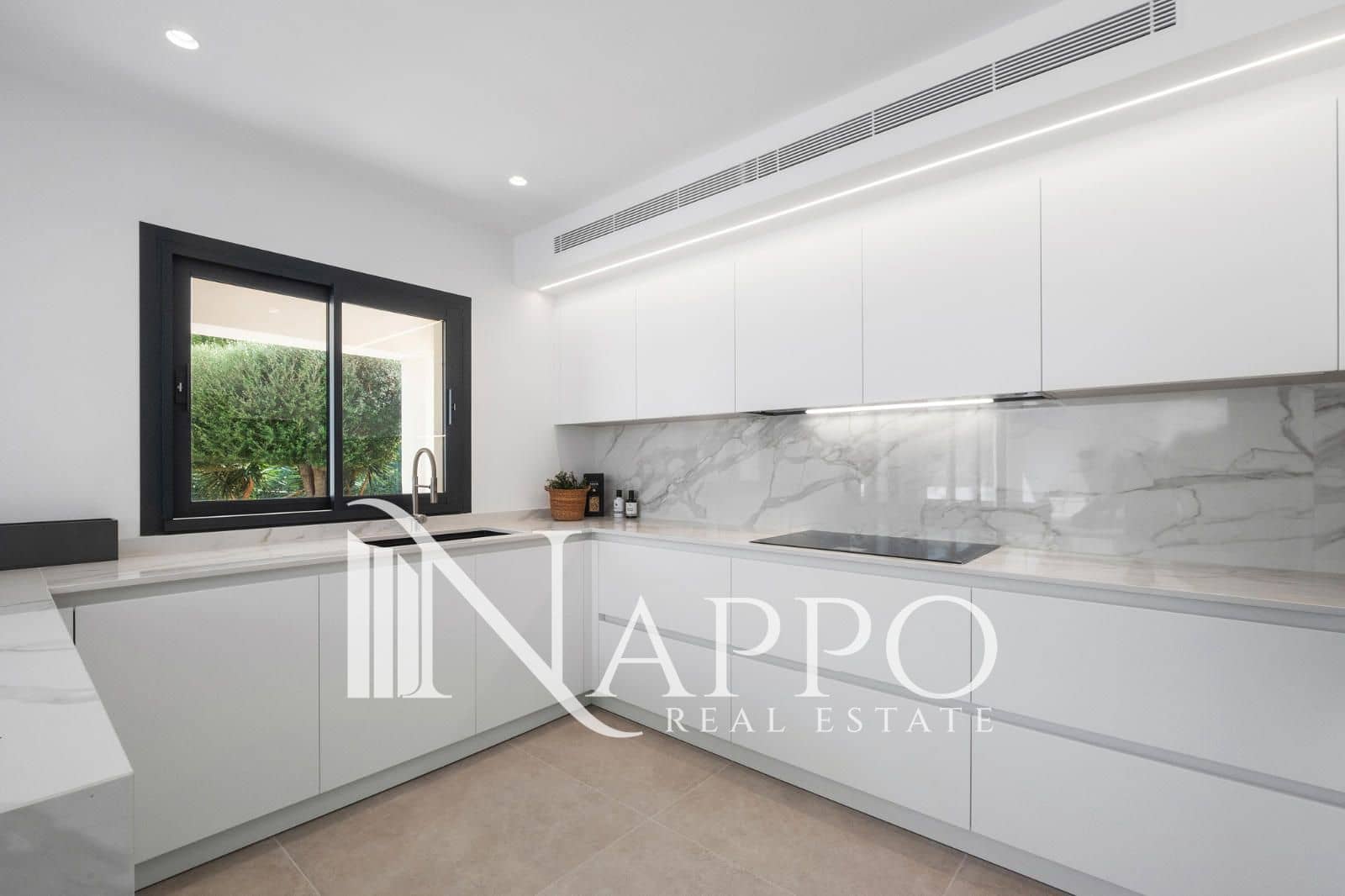 6 bedroom Villa for rent in Santa Ponsa with pool garage - € 19,000 (Ref: 9736147)