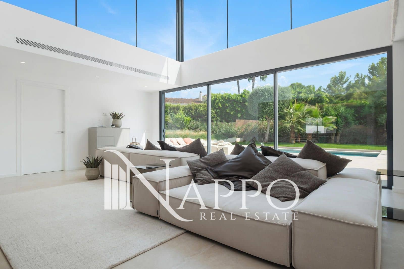 6 bedroom Villa for rent in Santa Ponsa with pool garage - € 19,000 (Ref: 9736147)