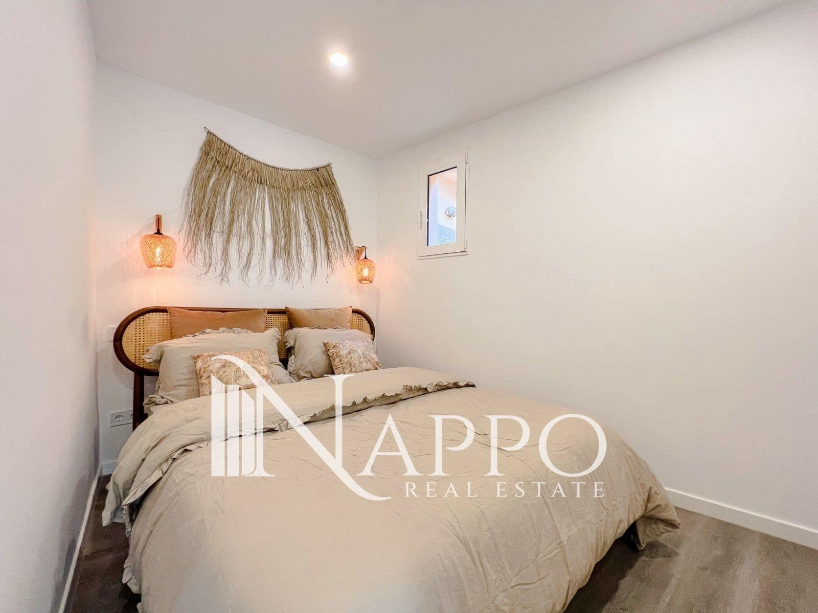 3 bedroom Flat for sale in Cala Mayor with pool - € 425,000 (Ref: 9739256)