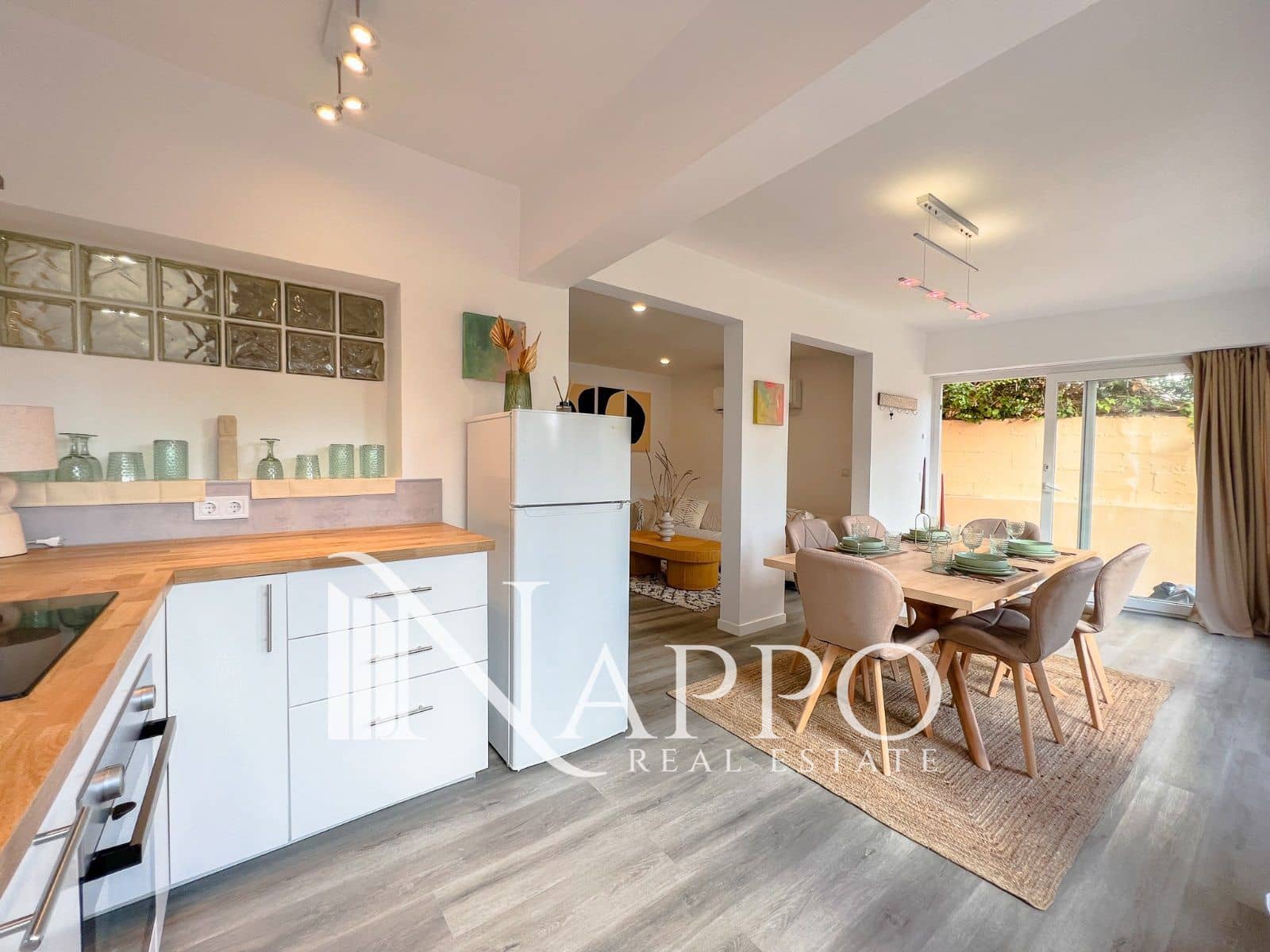 3 bedroom Flat for sale in Cala Mayor with pool - € 425,000 (Ref: 9739256)