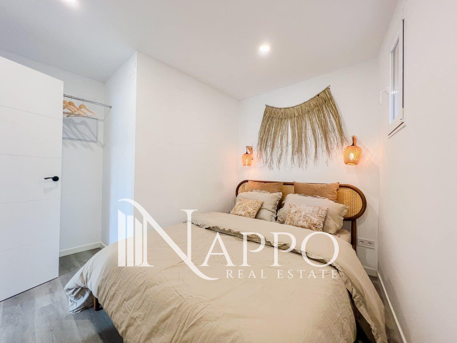 3 bedroom Flat for sale in Cala Mayor with pool - € 425,000 (Ref: 9739256)