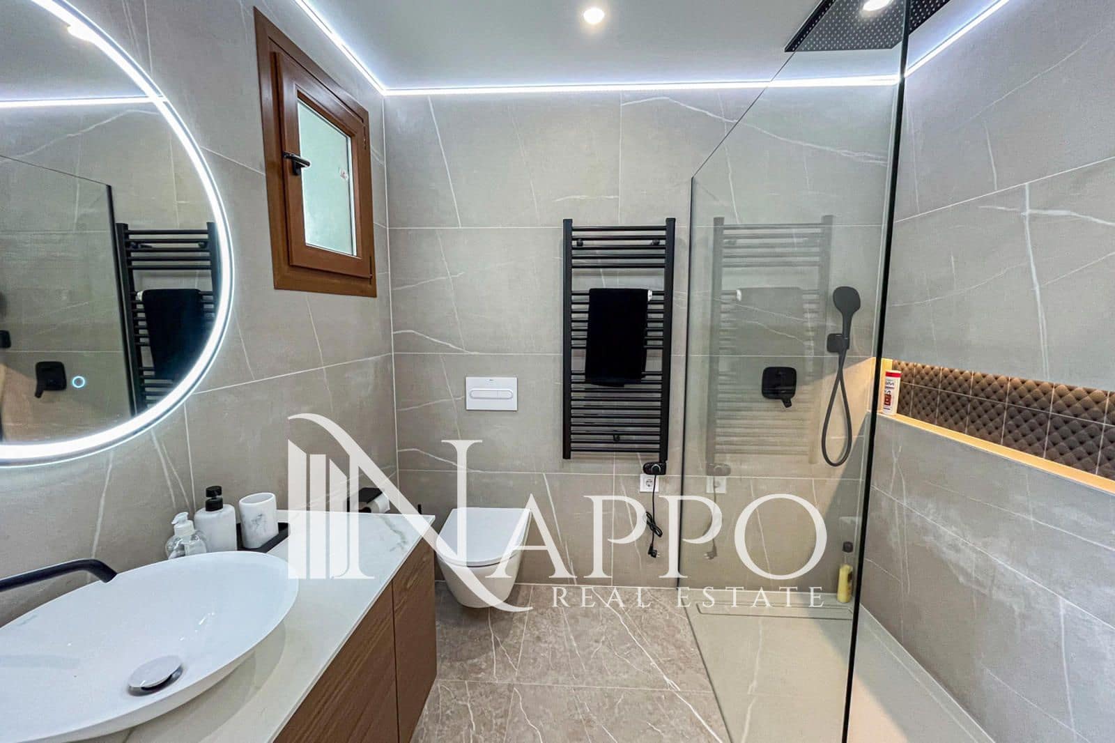 5 soveværelse Villa til leje i Palma de Mallorca med swimmingpool garage - € 20.000 (Ref: 9768977)