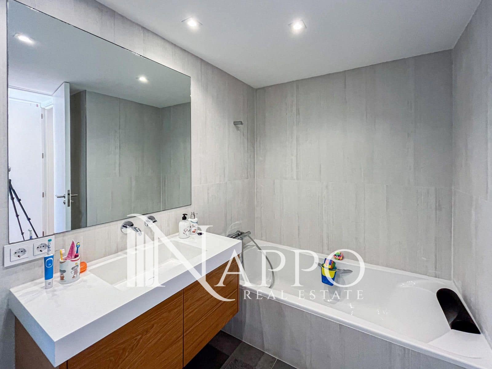 5 soveværelse Villa til leje i Palma de Mallorca med swimmingpool garage - € 20.000 (Ref: 9768977)