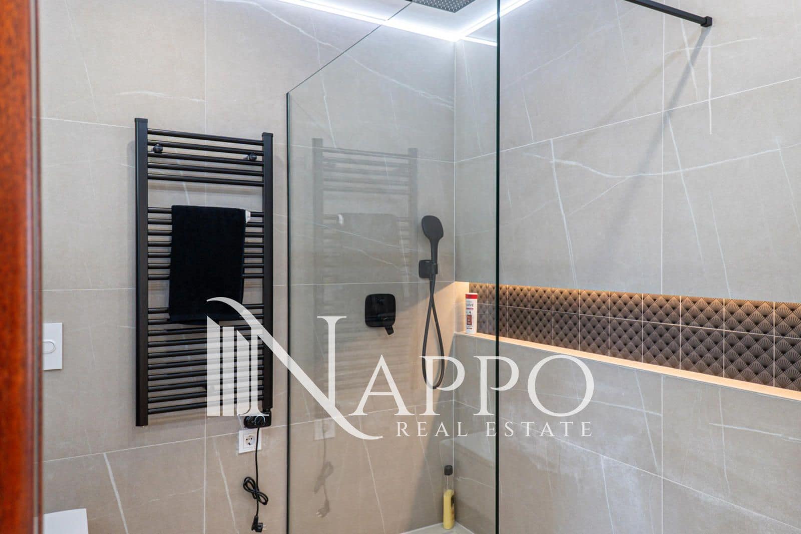 5 soveværelse Villa til leje i Palma de Mallorca med swimmingpool garage - € 20.000 (Ref: 9768977)